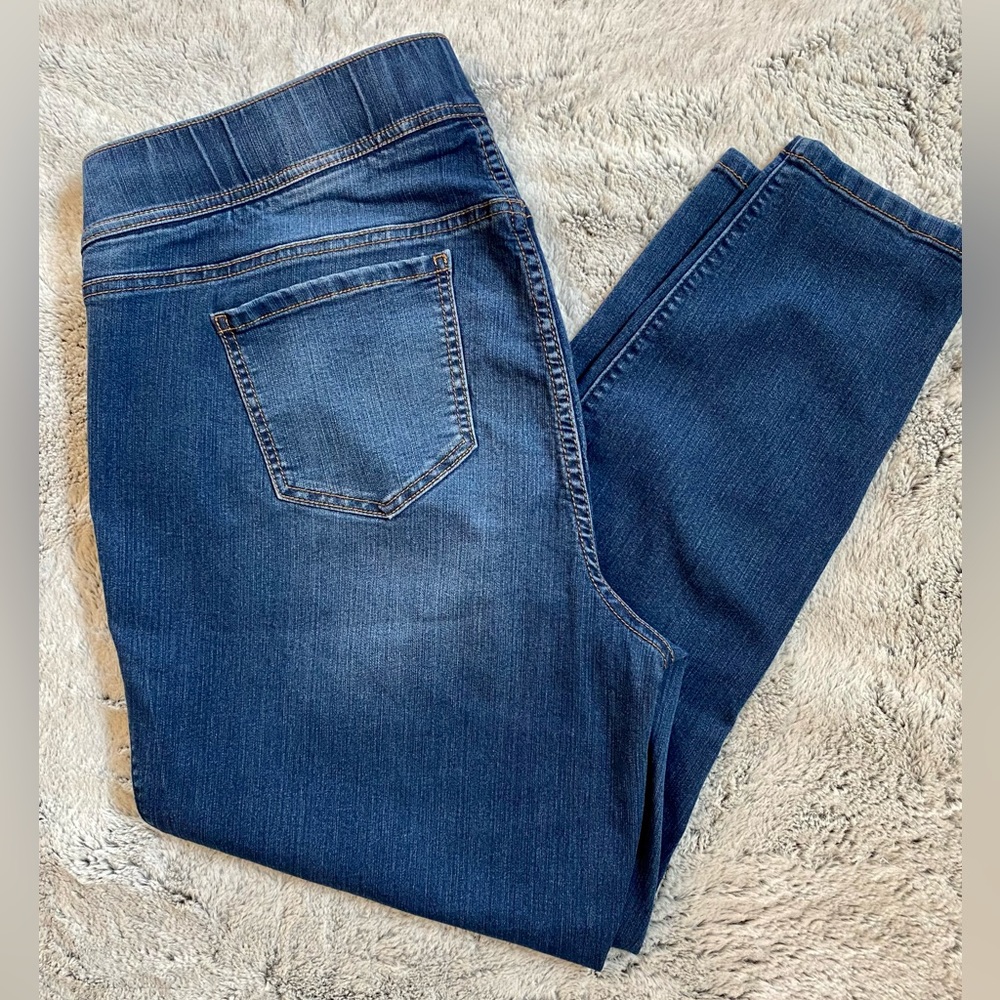 Torrid, The Lean Jean, size 2R (20-22)